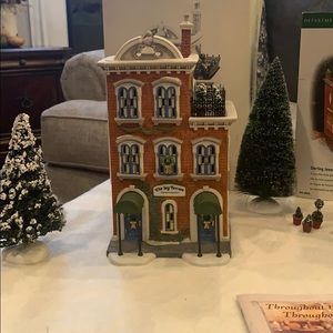 Christmas in the City Series, Ivy Terrace Apts